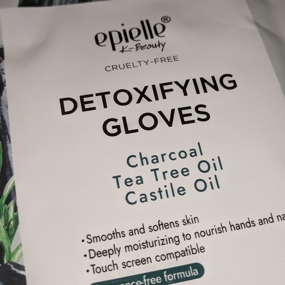 NEW Charcoal w/ Tea Tree and Castile Oil Glove & Sock Masks - Picture 4 of 5